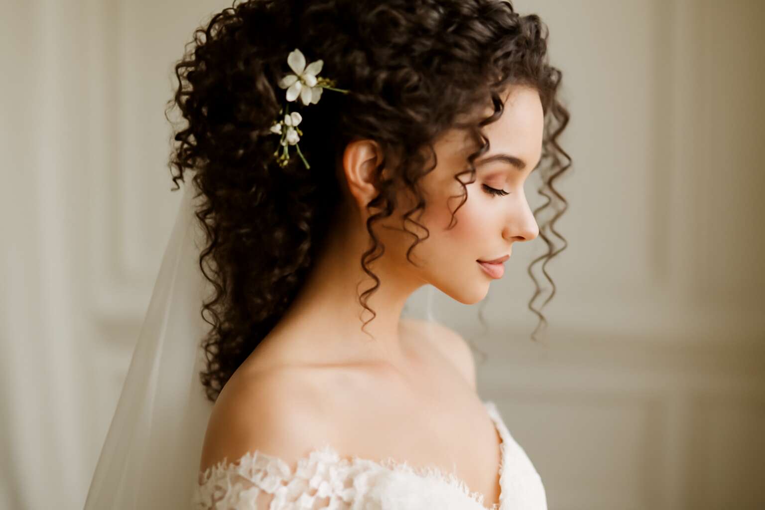 curly hair wedding styles