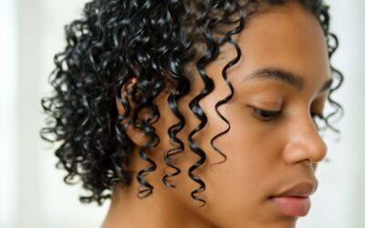 Sculpt Defined Curls with curly hair styling gel for Hold & Shine